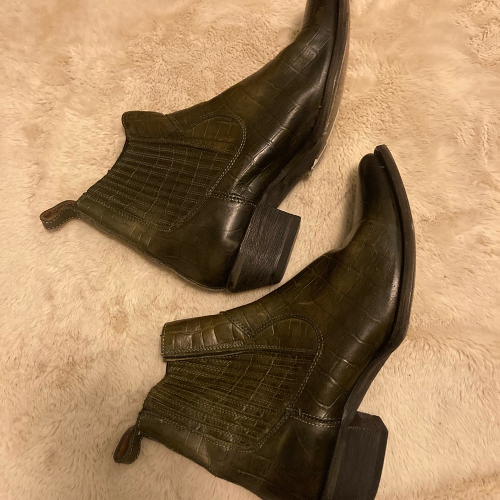Frye Sacha Chelsea Boots